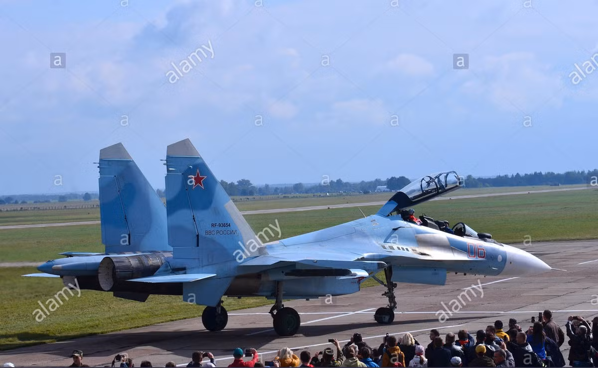 Mặc dù MiG-29 và Su-30 có trọng lượng khác nhau, nhưng việc mua Su-30 để thay thế MiG-29 là điều chưa từng xảy ra, kể cả trong Không quân Nga; khi họ chưa loại biên toàn bộ số máy bay chiến đấu MiG-29 của mình, để thay thế hoàn toàn bằng Su-30SM hoặc Su-30SM2.