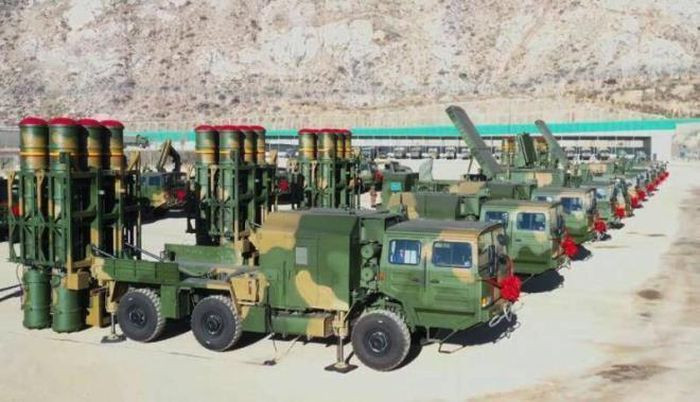 Nhưng vị trí địa lý cũng khiến kế hoạch máy bay ném bom chiến lược khó có thể thực hiện. Một cuộc tấn công chớp nhoáng của Trung Quốc nhằm vào các căn cứ máy bay ném bom của Nhật Bản có thể quét sạch toàn bộ lực lượng này. Hơn nữa, những tiến bộ trong công nghệ phòng không có thể khiến các máy bay ném bom trở nên dễ bị tổn thương hơn nhiều.