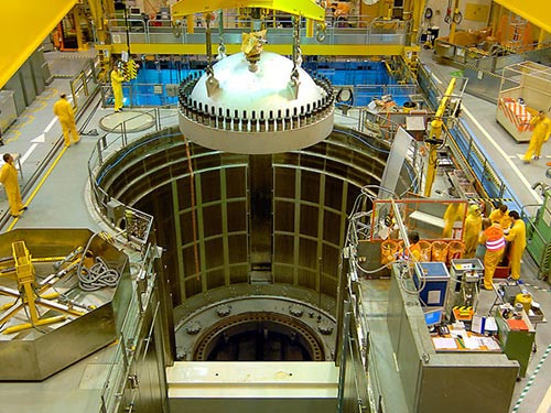 Tuy nhiên, những lí do trên chỉ là những ràng buộc rất mong manh và không thể tin được những hứa hẹn của Trung Quốc. Là nền kinh tế lớn thứ ba trên thế giới Nhật Bản có thừa mọi yếu tố để chế tạo vũ khí hạt nhân. Hãy cùng xem xét bộ ba hạt nhân truyền thống mà Nhật Bản có thể đầu tư để phát triển.