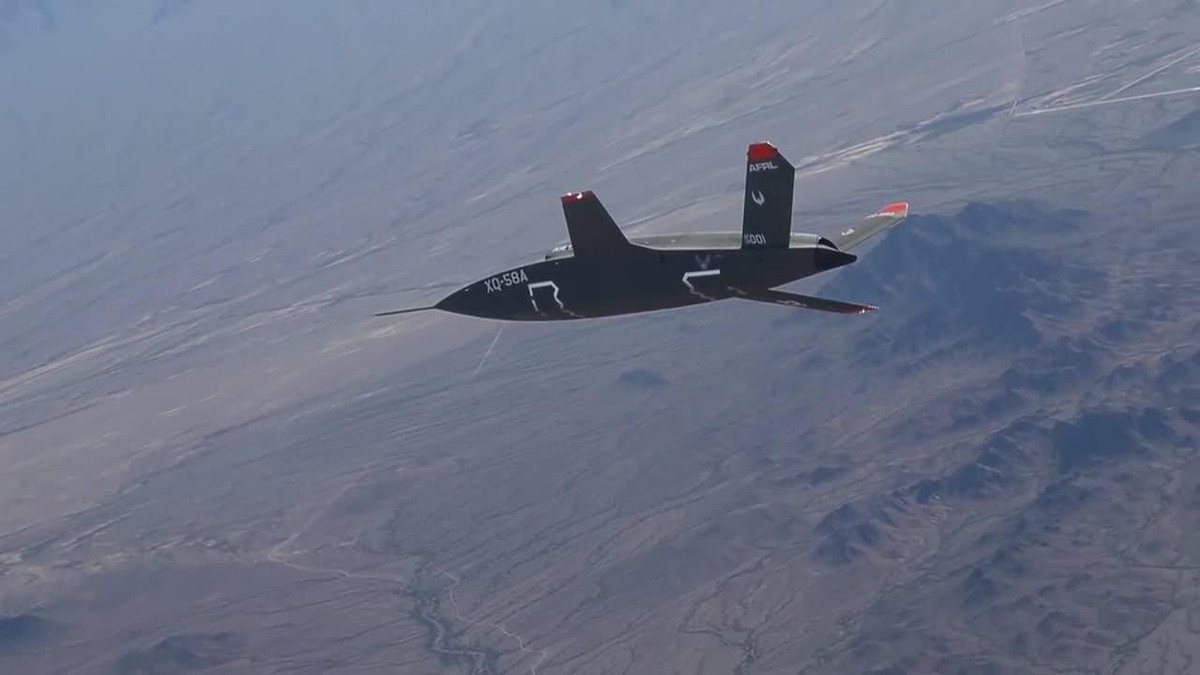 Còn Giáo sư Guo Zheng của Đại học Công nghệ Quốc phòng Quốc gia thì cho rằng, UAV dễ bị tấn công bởi các công cụ đối phó điện tử (ECM), có thể cắt đứt liên kết giữa XQ-58A và đài điều khiển, hoặc vô hiệu hóa nó hoàn toàn bằng “vũ khí xung điện từ mạnh”.