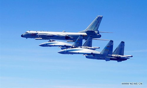 Su-35 được trang bị động cơ vector lực đẩy mới, giúp nâng cao khả năng cơ động, radar và thiết bị điện tử cải tiến, v.v. Theo thông tin, Trung Quốc đã mua tổng cộng 24 chiếc Su-35 và bố trí chủ yếu tại các sân bay ở tỉnh Phúc Kiến.