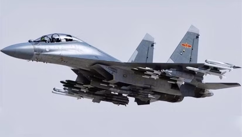 Sau đó, Trung Quốc cũng mua Su-30 (phiên bản Su-30MKK) và nhái để phát triển thành một số mẫu trong nước như J-11 và tiêm kích J-16; tuy nhiên điểm khác biệt chủ yếu so với các phiên bản Su-30 do Nga sản xuất chỉ là hệ thống điện tử hàng không mà thôi.