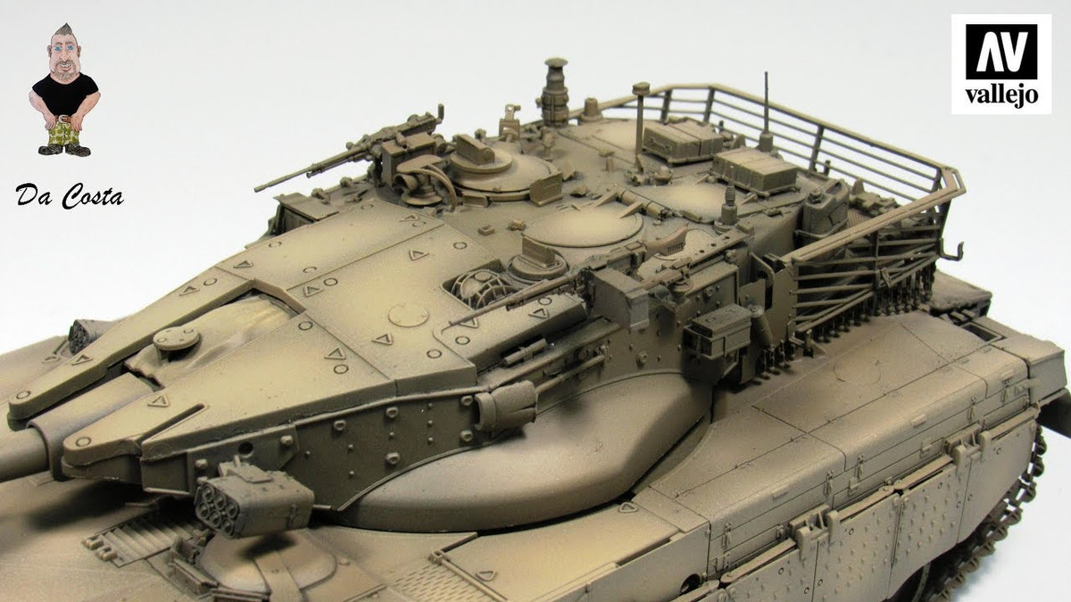 Tuy nhiên, vị trí tháp pháo nhỏ, cũng làm cho Merkava khó bị bắn trúng trong một cuộc giao tranh trực diện và việc bắn trúng khoang đạn của Merkava chỉ có thể xảy ra nếu xe bị bắn từ bên hông, một tình huống nguy hiểm đối với hầu hết mọi xe tăng.