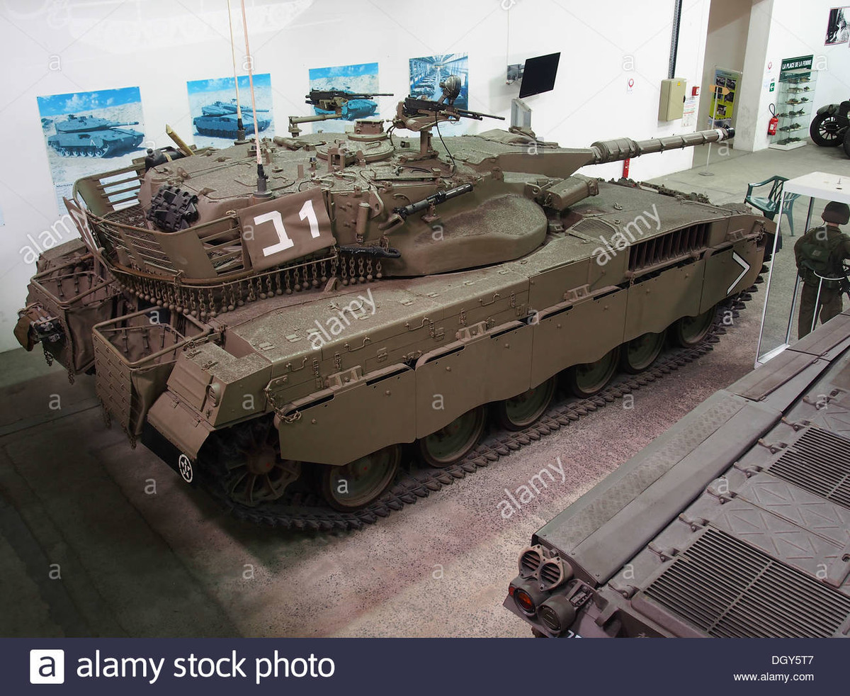 Từ yêu cầu của cuộc chiến, Merkava được thiết kế theo một cách khá khác thường, so với các loại xe tăng của phương Tây và Liên Xô đương thời; nó giống thiết kế với một số xe chiến đấu bộ binh nhiều hơn.