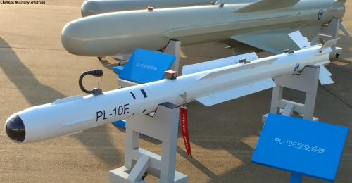 Trong vài năm gần đây, máy bay chiến đấu của Trung Quốc đã cải thiện được khả năng tấn công, khi đạt được những tiến bộ trong cả tên lửa không đối không trong tầm nhìn (WVR) và ngoài tầm nhìn (BVR). Ví dụ tên lửa tầm ngắn PL-10, đi kèm với thiết bị tìm kiếm hồng ngoại bằng hình ảnh, nâng cao khả năng chống lại các biện pháp đối phó.