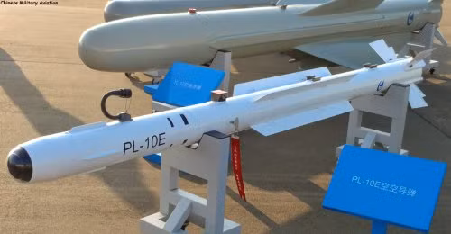 Trong vài năm gần đây, máy bay chiến đấu của Trung Quốc đã cải thiện được khả năng tấn công, khi đạt được những tiến bộ trong cả tên lửa không đối không trong tầm nhìn (WVR) và ngoài tầm nhìn (BVR). Ví dụ tên lửa tầm ngắn PL-10, đi kèm với thiết bị tìm kiếm hồng ngoại bằng hình ảnh, nâng cao khả năng chống lại các biện pháp đối phó.