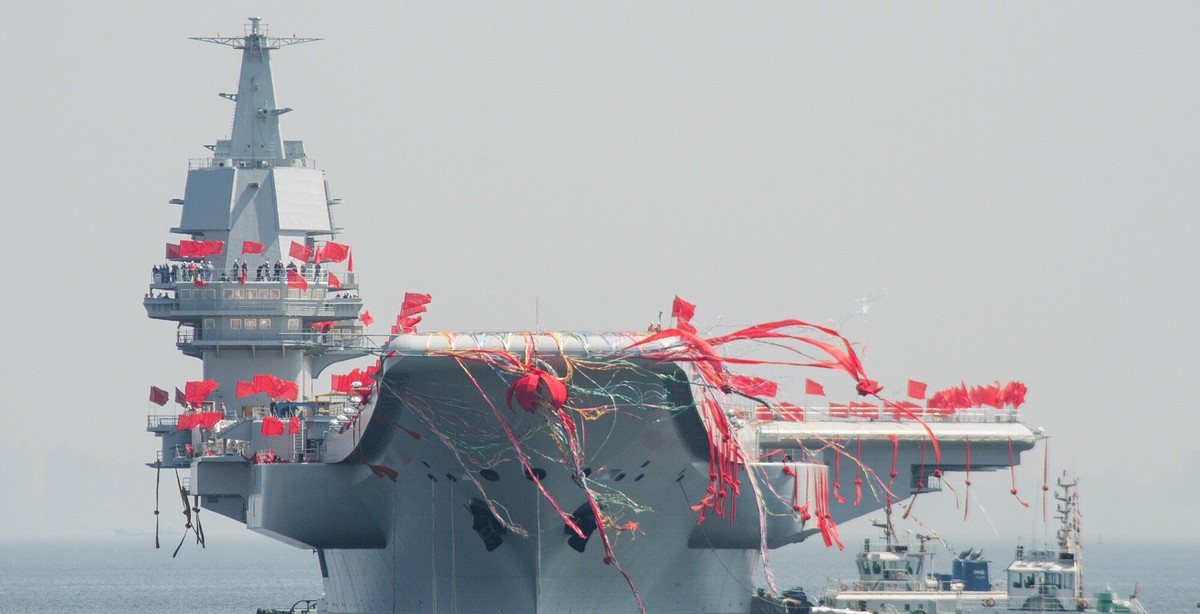 Rất nhanh chóng, chiếc hàng không mẫu hạm thứ hai mang tên Sơn Đông, được đóng theo thiết kế của chiếc Liêu Ninh, nhưng có một số sửa đổi về thiết kế, gia nhập Hải quân Trung Quốc vào năm 2019; đưa Trung Quốc là quốc gia có số lượng tàu sân bay chỉ sau Mỹ.