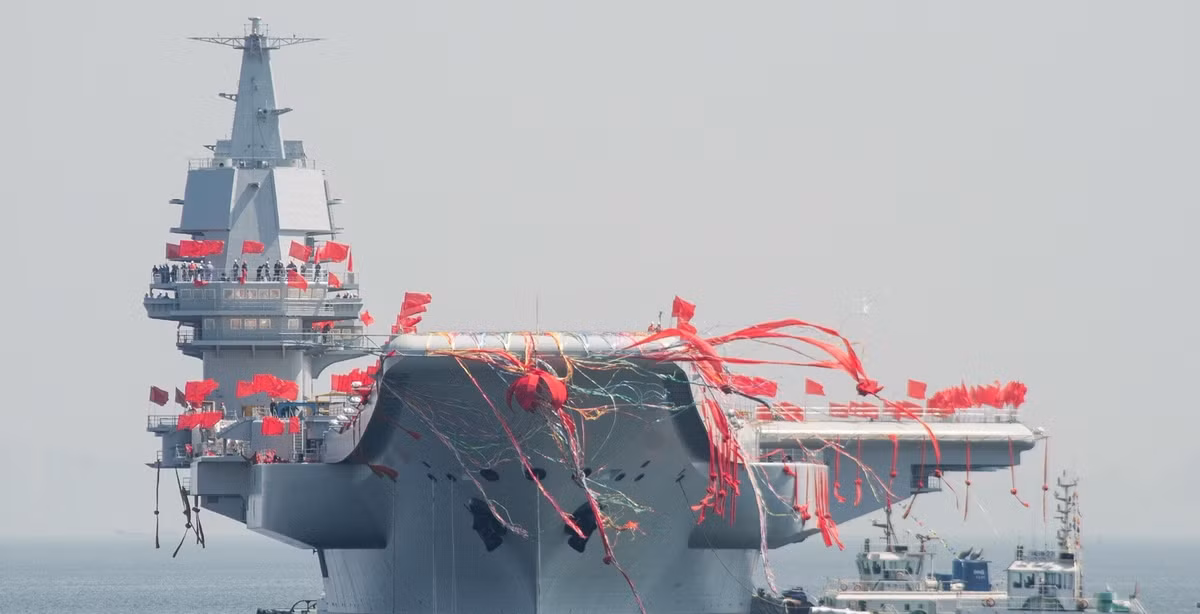 Rất nhanh chóng, chiếc hàng không mẫu hạm thứ hai mang tên Sơn Đông, được đóng theo thiết kế của chiếc Liêu Ninh, nhưng có một số sửa đổi về thiết kế, gia nhập Hải quân Trung Quốc vào năm 2019; đưa Trung Quốc là quốc gia có số lượng tàu sân bay chỉ sau Mỹ.