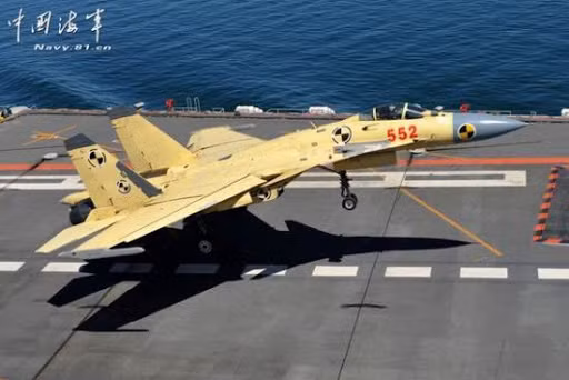 Nếu Trung Quốc chỉ có một tàu sân bay duy nhất, giống như Nga và Pháp, thì việc phát triển một mẫu máy bay huấn luyện phi công tàu sân bay là sự lãng phí. Nhưng Trung Quốc có thể đóng bốn tàu sân bay trở lên, đòi hỏi cơ sở hạ tầng và thiết bị như máy bay huấn luyện tàu sân bay là cấp thiết. Nguồn ảnh: QQ.