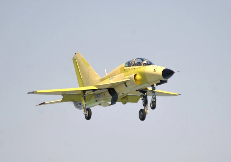 Truyền thông Trung Quốc cũng chỉ ra rằng, JL-9 có thể cạnh tranh để trở thành máy bay huấn luyện phi công tàu sân bay, nếu JL-9 có những sửa đổi lớn đối với khung máy bay và động cơ của nó; đáp ứng yêu cầu cất hạ cánh trên tàu sân bay.