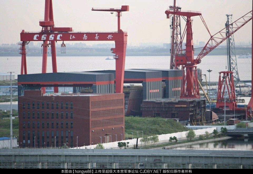 Có thể nói rằng, các tổng đoạn của tàu sân bay Type-003 đang hình thành một cách nhanh chóng và dự kiến là trong từ một đến hai năm tới, con tàu sẽ chính thức hoàn thành. Từ đây, hải quân Trung Quốc sẽ chính thức có tới 3 tàu sân bay trong biên chế. Không có nhiều hải quân trên thế giới hiện nay có thể vận hành cùng lúc 3 hàng không mẫu hạm.