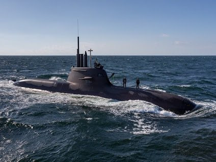 Tiếp theo là tàu ngầm diesel-điện - tương tự như các tàu ngầm Kilo của Việt Nam. Các tàu ngầm này thông thường sử dụng động cơ diesel và máy phát điện để cung cấp năng lượng. Các tàu ngầm này chủ yếu chỉ thực hiện nhiệm vụ với vai trò của tàu ngầm tấn công hoặc tàu ngầm tên lửa hành trình.