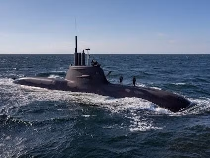 Tiếp theo là tàu ngầm diesel-điện - tương tự như các tàu ngầm Kilo của Việt Nam. Các tàu ngầm này thông thường sử dụng động cơ diesel và máy phát điện để cung cấp năng lượng. Các tàu ngầm này chủ yếu chỉ thực hiện nhiệm vụ với vai trò của tàu ngầm tấn công hoặc tàu ngầm tên lửa hành trình.