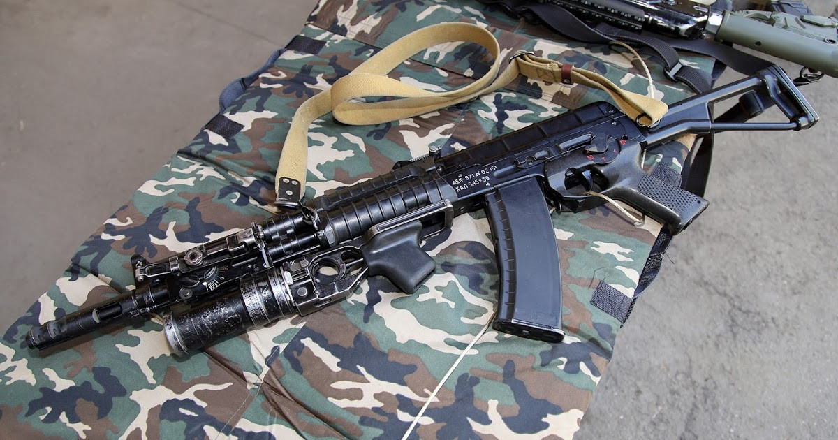 Những người lính ít được huấn luyện với mẫu súng này, sẽ không biết cách tháo lắp lẫn bảo trì AEK-971, do mẫu súng này có nhiều bộ phận và đòi hỏi các công cụ đặc biệt hơn AK-74. Nguồn ảnh: Guns