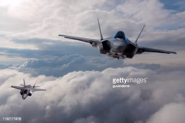 Hiện nhà sản xuất Lockheed Martin đã nâng cấp phi cơ F-35 lên phiên bản Block 4; tuy nhiên điểm yếu của loại máy bay này, chính là ở khả năng, có thể bị tấn công mạng.