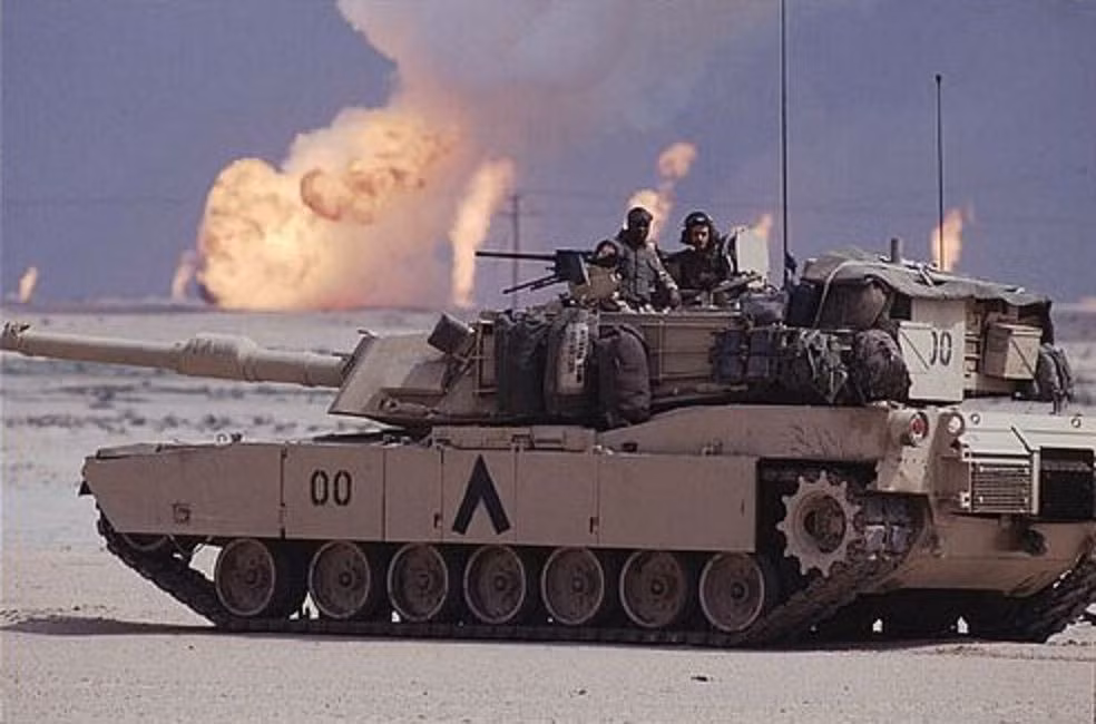 Cả M1A1 và Leopard-2 đều có khả năng đánh bại hầu hết các loại xe tăng do Nga chế tạo ở tầm trung và tầm xa, và giáp xe đủ chắc chắn để chịu được hỏa lực từ các loại pháo tiêu chuẩn 125 mm. Cả hai đều “tự hào” có hệ thống ngắm bắn vượt trội, có thể tung ra các đòn tấn công phủ đầu chống lại đối phương.