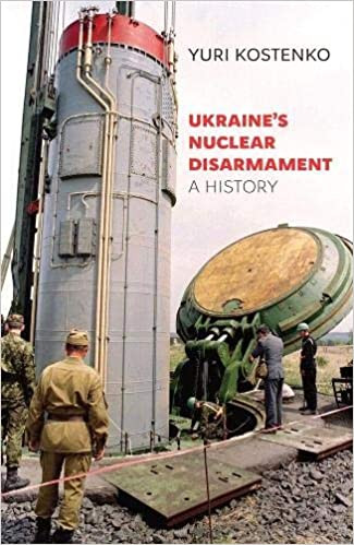 Ngoài Nga, Ukraine thừa hưởng kho vũ khí quân sự rất lớn từ Liên Xô sau khi sụp đổ bao gồm hơn 1000 đầu đạn hạt nhân và một phần rất lớn của cơ sở công nghiệp quốc phòng của Liên Xô.