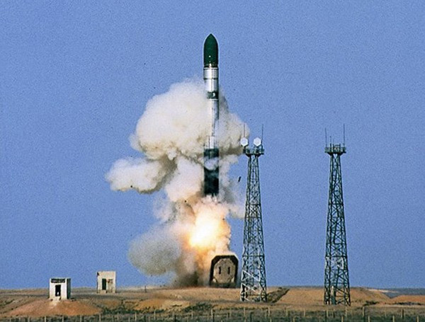 Trong bối cảnh căng thẳng giữa Nga và Ukraine, đại sứ của chính quyền Kiev tại Đức Andriy Melnyk cảnh báo rằng đất nước của ông có thể chuyển sang phát triển vũ khí hạt nhân nếu bị từ chối là thành viên của liên minh NATO.