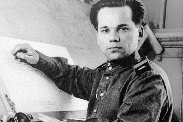 Năm 1947, một nhà thiết kế vũ khí nhỏ người Nga tương đối ít tên tuổi, tên là Mikhail Kalashnikov đã hoàn thiện thiết kế mẫu súng mới của mình. Thiết kế của súng được tổng kết từ nhiều thiết kế súng khác từ cuối thế chiến hai; súng sử dụng loại đạn mới 7,62x39 mm của Quân đội Liên Xô.