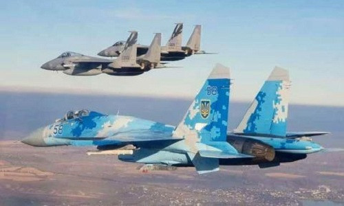 Những chiếc F-15J của Nhật Bản sẽ có cơ hội đối đầu với những chiếc Su-30MKI của Ấn Độ; với những trận đánh giả trước đó với F-15 của Mỹ, đã chứng kiến những chiếc Su-27 giành chiến thắng áp đảo. Một kết quả tương tự có lẽ cũng xảy ra giữa Su-30MKI với F-15J.