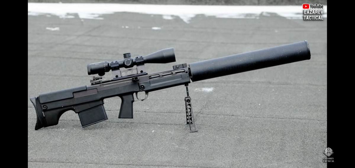 Súng có hai ống giảm thanh có thể tháo rời dễ dàng; một ống lớn có thể so sánh với kích thước của Ash-12 và một cái nhỏ hơn. Đáng ngạc nhiên là ống giảm thanh lớn hơn, sẽ cân bằng trọng lượng của vũ khí và giúp cho việc ngắm bắn các mục tiêu ở khoảng cách xa dễ dàng hơn.