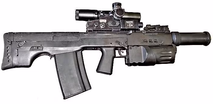 Các kỹ sư Nga đã chế tạo ra một khẩu súng trường tấn công có thiết kế kiểu bullpup (cái tẩu), được gọi là Ash-12, nhằm hỗ trợ cho những tay súng tiểu liên AK-74 khi cận chiến.