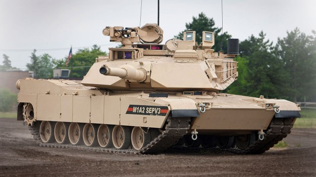 Mỹ chỉ có thể cung cấp M1 Abrams, và loại xe tăng này đang tiếp tục được hiện đại hóa với phiên bản mới nhất của M1A2 SEP V3. Tuy nhiên một số yêu cầu của Ấn Độ như về trọng lượng, khả năng hoạt động trong mọi điều kiện địa hình (nhất là khu vực cao nguyên), M1A2 hoàn toàn không đáp ứng.