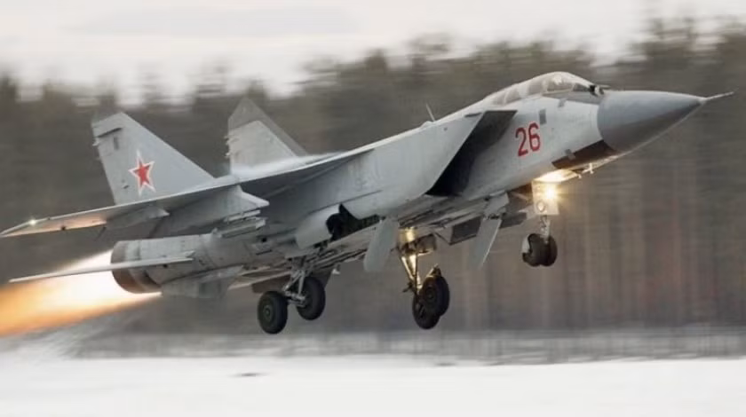Những chiếc MiG-31BSM của Không quân Nga hiện nay vẫn sử dụng radar Zaslon-M và tên lửa R-37 dành cho MiG-31M, cũng như nhiều công nghệ điện tử hàng không giống nhau.