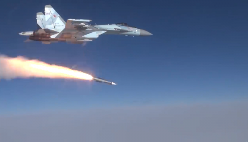 R-37 lúc đầu được phát triển cho máy bay đánh chặn hạng nặng MiG-31 Foxhound của Không quân Nga, tên lửa này sau đó đã được thu nhỏ và tạo thành thế hệ tên lửa không đối không tầm xa thời hậu Xô Viết, để kế nhiệm tên lửa R-77. Đến bây giờ, R-37M được phát triển để kế thừa R-27 của những năm cuối Chiến tranh Lạnh.