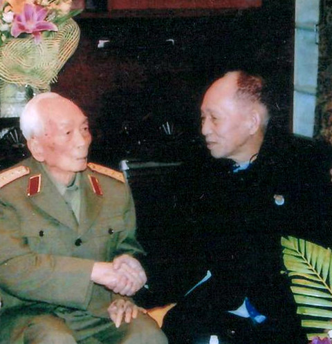 Đặc biệt, với hồi ký "Đường số 4 rực lửa", ông đã được tặng giải thưởng cao nhất của Ủy ban toàn quốc Liên hiệp Văn học nghệ thuật Việt Nam vào năm 1999. Hồi ký được chính Đại tướng Võ Nguyên Giáp đích thân viết lời tựa và Đại tướng Hoàng Văn Thái viết lời giới thiệu.