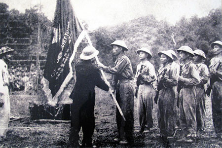 Khi quân Pháp chiếm Huế, ông được cử làm Chỉ huy trưởng Mặt trận đường số 9 (Hạ Lào 1945), rồi Chỉ huy trưởng Mặt trận đường số 7 (Thượng Lào 1946), thực hiện nhiều cuộc giao chiến làm giảm sức tiến công của quân Pháp. Sau đó, ông được điều ra Việt Bắc làm lãnh đạo Ban nghiên cứu trực thuộc Bộ Tổng tham mưu. Một thời gian ngắn ông được cử làm Chủ nhiệm Quân y.