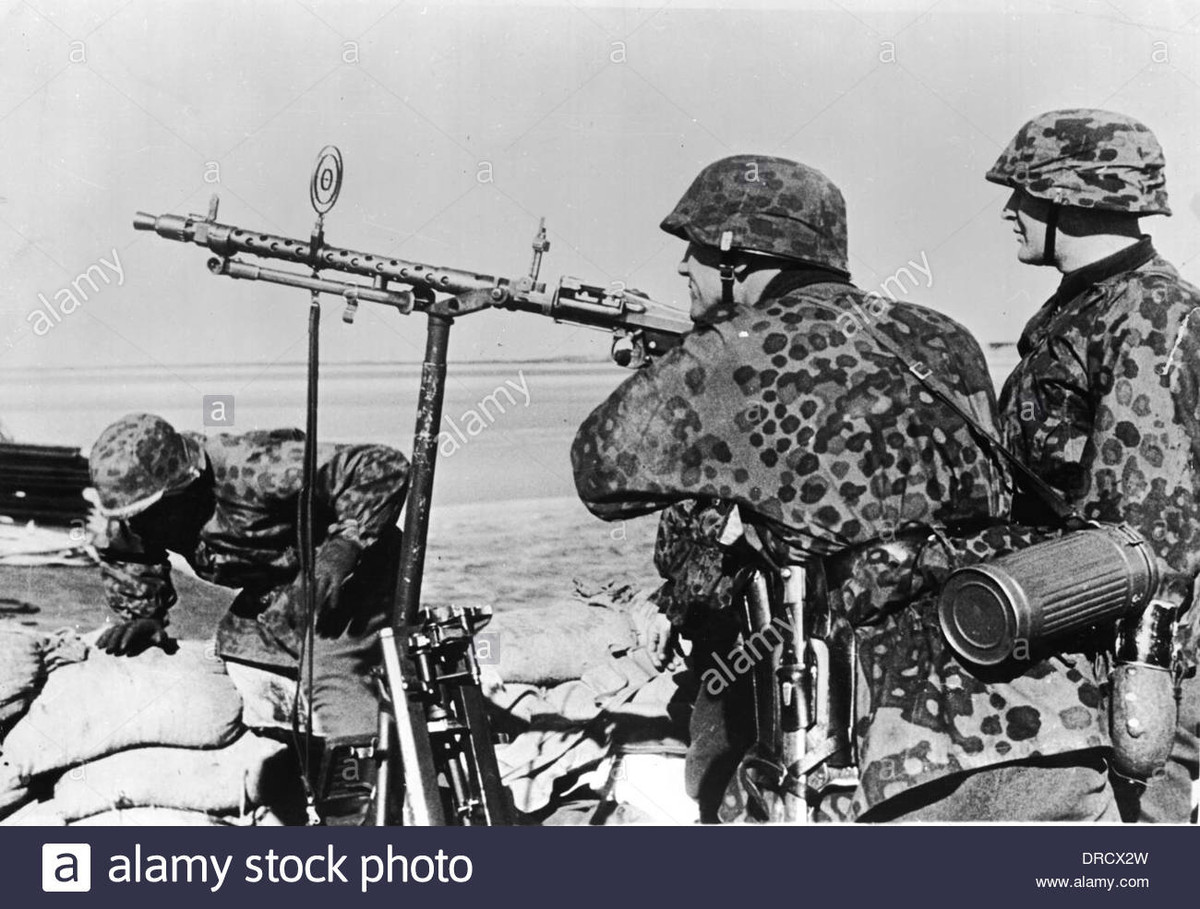 Để khắc phục sự cố quá nhiệt của nòng súng, cả hai mẫu súng máy MG 34 và MG 42 đều được cấp thêm một nòng, để có thể hoán đổi. Trong tay một người lính được huấn luyện tốt, việc chuyển đổi nòng súng có thể được thực hiện khá nhanh chóng và không cản trở đến tốc độ bắn của súng.