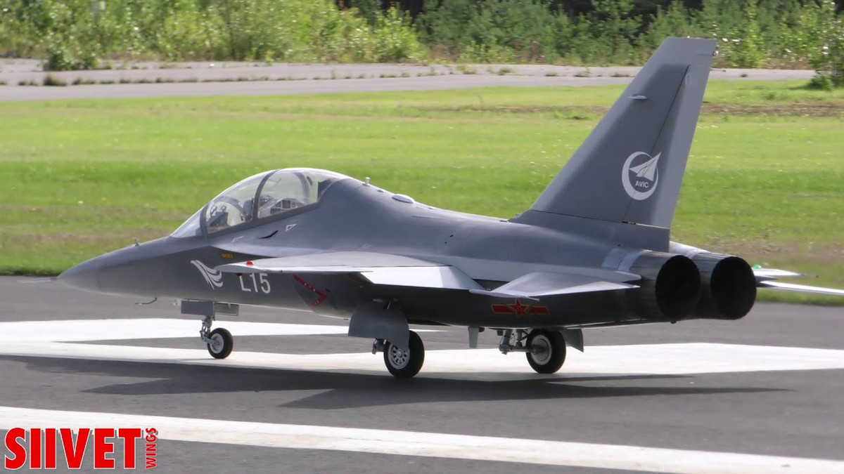 AI-322 là loại động cơ phản lực được Trung Quốc sử dụng để chế tạo máy bay cường kích huấn luyện JL-10 hạng nhẹ và phiên bản xuất khẩu của nó là L-15