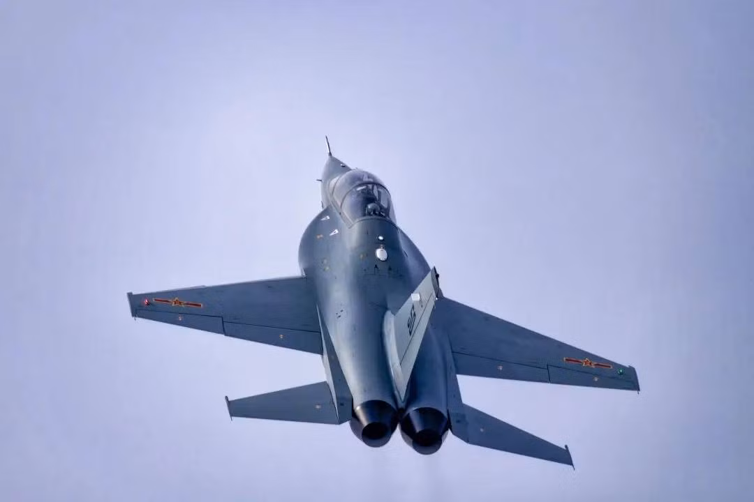 Theo giá hợp đồng được công bố giữa phía Trung Quốc và Ukraine thì giá của 1 chiếc động cơ AI-322 rơi vào khoảng 2 triệu USD. Mức giá này có thể thấy khá là tiết kiệm chi phí. Hai động cơ AI-322 trên chiếc JL-10 có đủ sức đẩy cho máy bay trọng lượng cất cánh tối đa tới 9.8 tấn