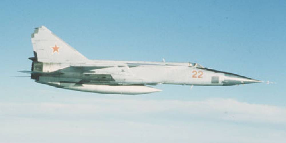 Vào tháng 10/1973 diễn ra cuộc chiến tranh Yom Kippur ở Trung Đông giữa Israel và Ai Cập cùng Syria. Giai đoạn đầu, Israel bị tổn thất nặng, nên Israel quyết định dùng vũ khí hạt nhân tấn công Cairo và Damascus. Liên Xô nắm được thông tin này, liền quyết định hành động cảnh cáo Israel.