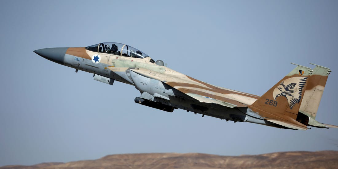 Chỉ khi Israel nhận được viện trợ máy bay chiến đấu thế hệ 4 là F-15 cho IAF năm 1976, mới chấm dứt việc những máy bay của cả Mỹ và Liên Xô xâm phạm không phận Israel; và hơn nữa, vào ngày 29/7/1981, một chiếc F-4, được hộ tống bởi F-15, đã bắn hạ một chiếc MiG-25 của Syria trên miền bắc Israel. Nguồn ảnh: Pinterest.