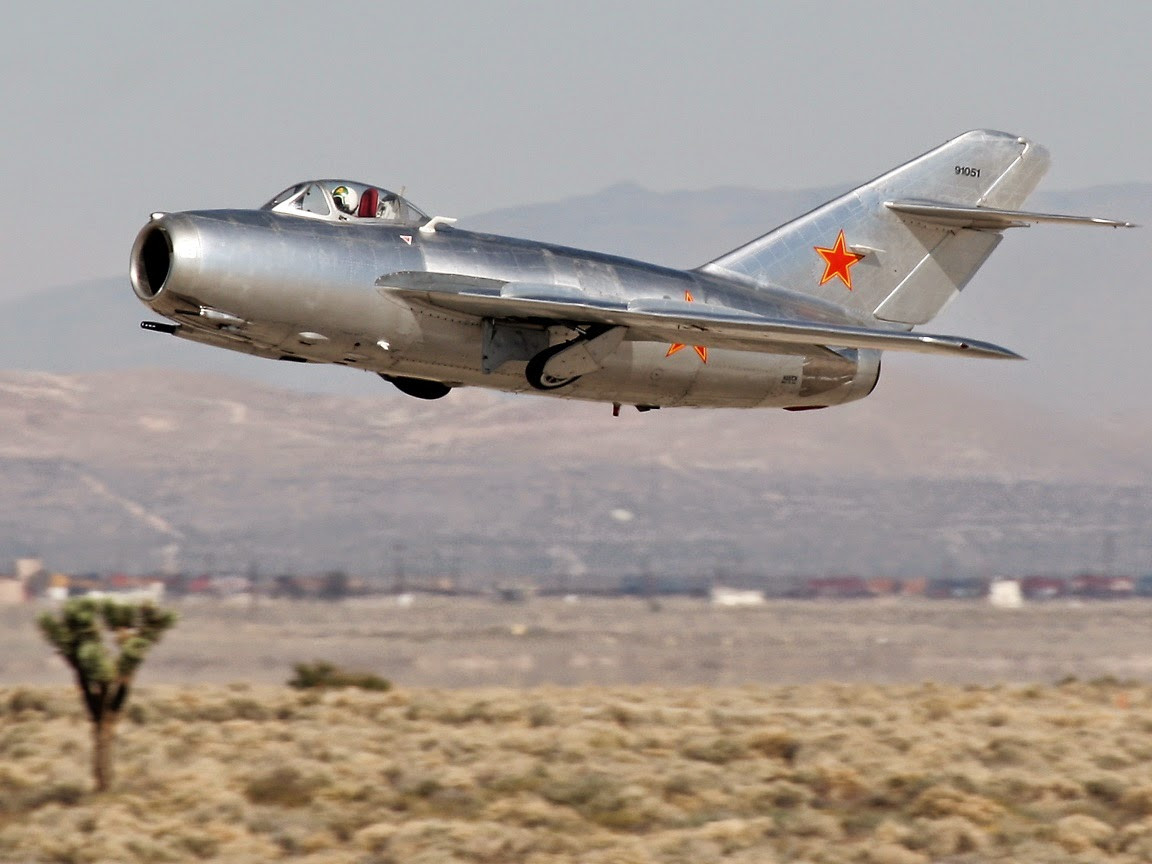 Không ít phi công Triều Tiên từng tham gia chiến đấu trong các cuộc chiến tranh lớn khác trên thế giới. Chất lượng của các phi công Triều Tiên thường được đánh giá cao, đặc biệt là khi họ được triển khai đến Ai Cập và Syria vào đầu những năm 1970 trong cuộc chiến Yom Kippur.