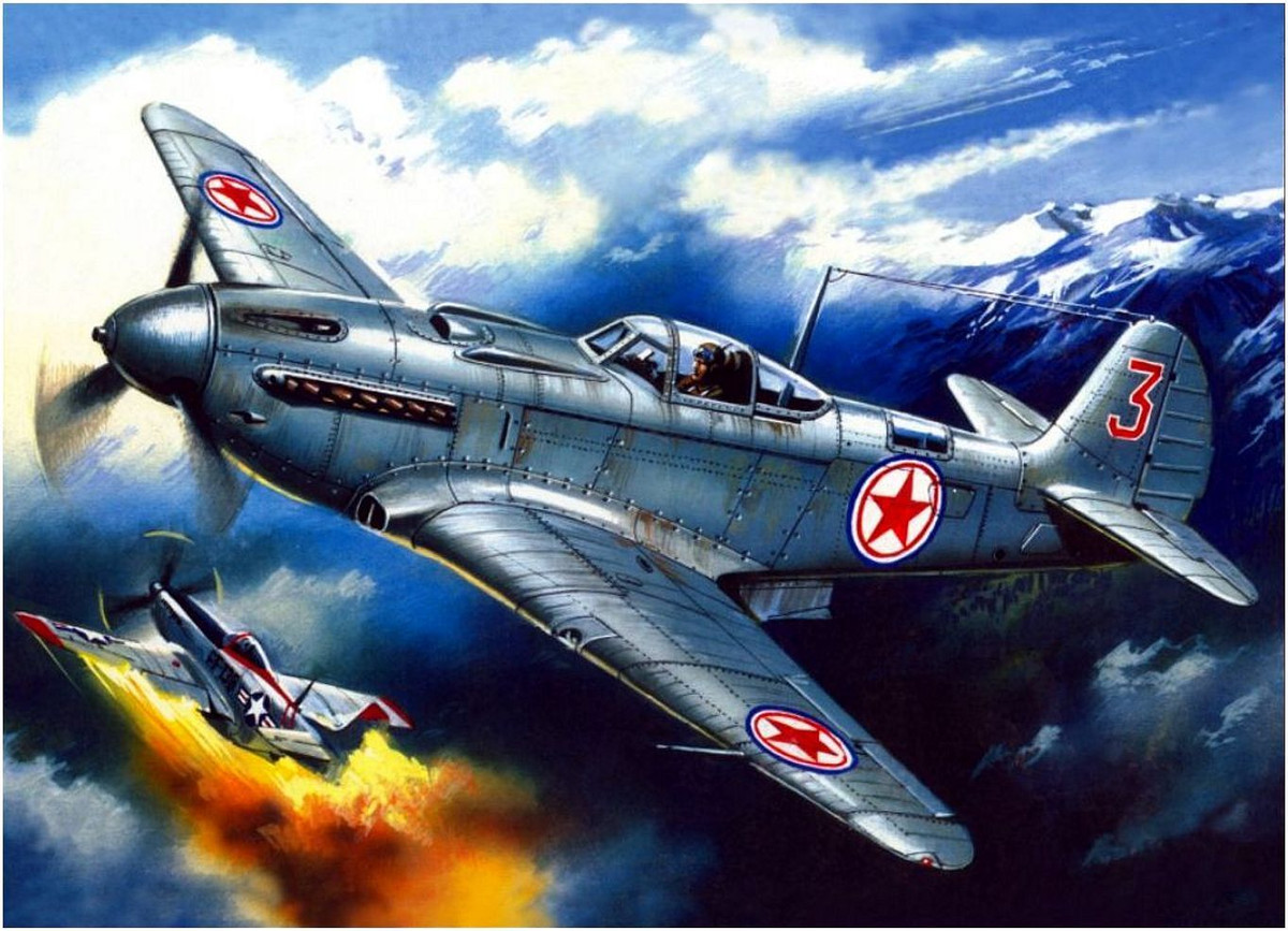 Không quân Triều Tiên cũng đã có được những kinh nghiệm hoạt động quan trọng trong Chiến tranh Triều Tiên, ban đầu họ sử dụng máy bay Yak-9 thời Thế chiến thứ hai của Liên Xô để thực hiện nhiều cuộc tấn công vào các mục tiêu của Mỹ, trước khi chuyển sang máy bay chiến đấu MiG-15 tiên tiến.