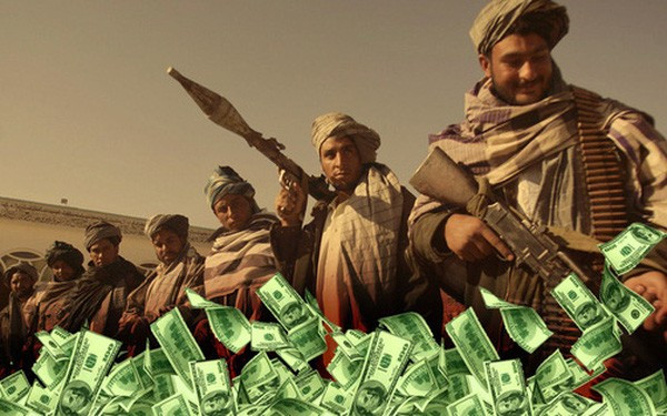 Trong khi đó, chính phủ Afghanistan chỉ mang về 5,55 tỷ USD trong cùng thời kỳ. Hiện tại Taliban đã nắm quyền kiểm soát đất nước hoàn toàn và chấm dứt cuộc nội chiến kéo dài 20 năm. Vậy đâu là nguồn tài chính để nuôi sống Taliban trong suốt 20 năm qua và giúp họ giành chiến thắng.