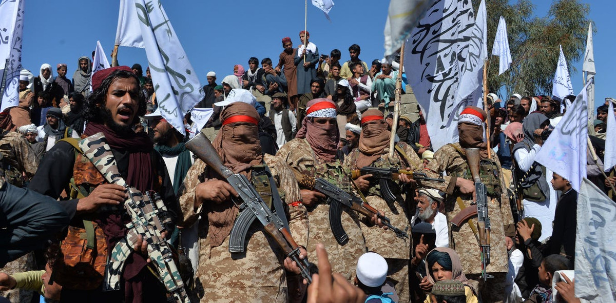 Các ngành “bị đánh thuế” bao gồm hoạt động khai thác, truyền thông, viễn thông và các dự án phát triển được viện trợ từ quốc tế. Các lái xe cũng bị tính phí khi sử dụng đường cao tốc trong các khu vực do Taliban kiểm soát và các chủ cửa hàng trả tiền cho Taliban để có quyền kinh doanh.