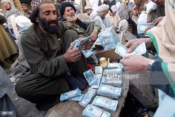 Các công dân tư nhân từ Ả Rập Saudi, Pakistan, Iran và một số quốc gia vùng Vịnh Ba Tư cũng hỗ trợ tài chính cho Taliban, đóng góp thêm khoảng 60 triệu USD hàng năm cho mạng lưới Haqqani do Taliban liên kết, theo các cơ quan chống khủng bố của Mỹ tiết lộ.