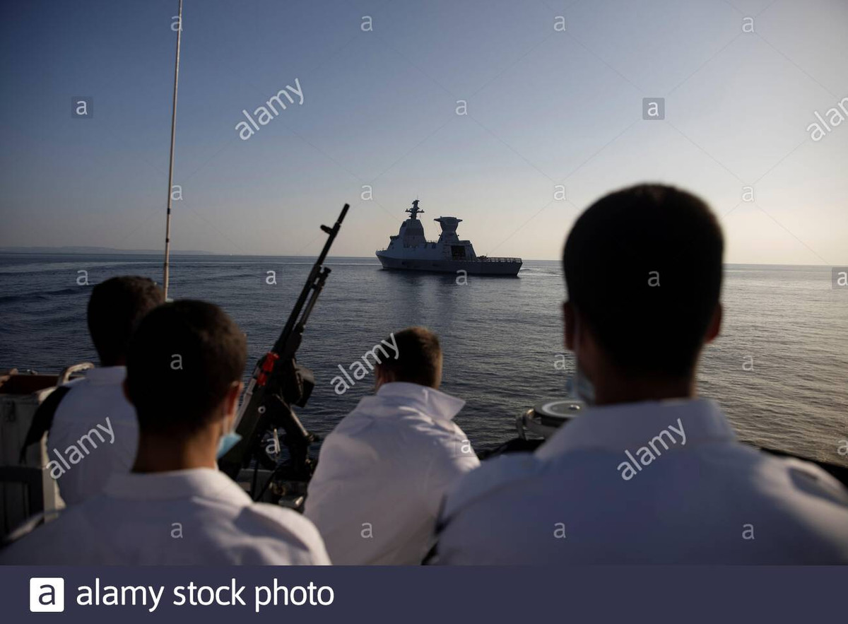 Thứ ba là khả năng đa nhiệm vụ. Khinh hạm Saar 6 không chỉ đảm nhận nhiệm vụ chống tên lửa, bảo vệ an toàn cho các mỏ dầu khí của Israel, mà còn đảm nhiệm các nhiệm vụ tuần tra ven biển, chống khủng bố và chống buôn lậu. 