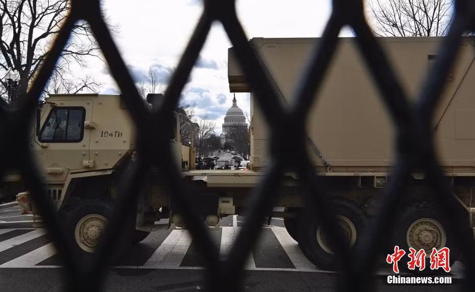 Có thể nói, tình hình nội tại của nước Mỹ chưa bao giờ có thể căng thẳng đến như vậy. Người dân bị hạn chế ra khỏi đường và xe bọc thép, binh lính ở khắp mọi nơi.