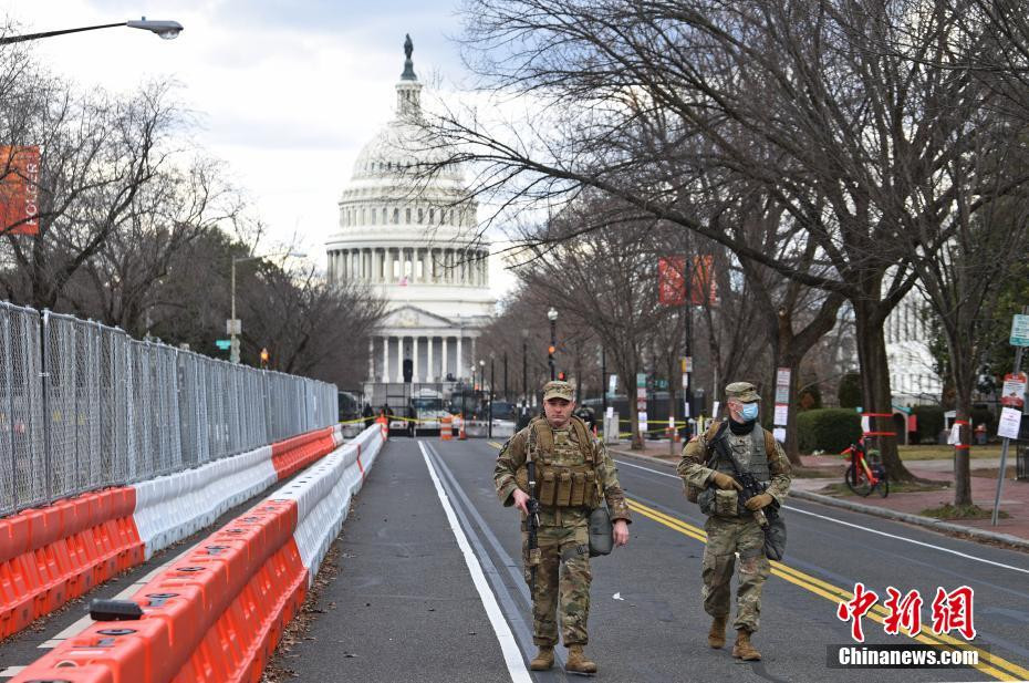 Vệ binh quốc gia tuần tra 24/24 quanh đường phố Washington D.C, các vật cản, chướng ngại vật và hàng rào được mọc lên chi chít giống như trong tình trạng sẵn sàng cho một cuộc chiến tranh quy mô. Các binh sĩ cũng đã được trao quyền nổ súng và bắt giữ các đối tượng quá khích