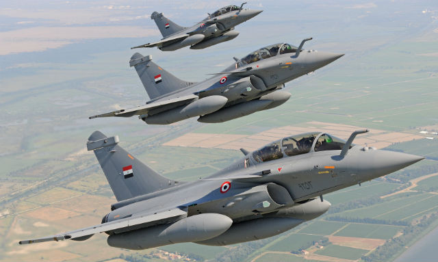 Tuy nhiên, vào tháng 12/2020, Tổng thống Pháp Emmanuel Macron cho biết, chính phủ của ông sẽ không coi nhân quyền là vấn đề chính, trong giao dịch vũ khí với Cairo. Mặc dù quyết định bán vũ khí của Tổng thống Pháp, đã vấp phải sự chỉ trích, của các nhóm hoạt động nhân quyền trong nước.