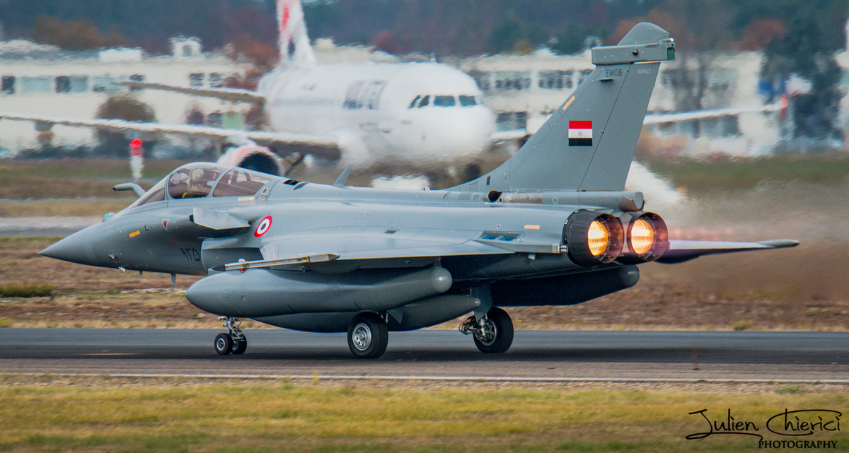 Tuy nhiên, chiến đấu cơ Rafales với kho vũ khí tiên tiến, bao gồm các tên lửa không đối không hiện đại như Meteor, và thậm chí cả các tên lửa hành trình phóng từ trên không như Storm Shadow và AASM Hammer, có thể cung cấp cho Không quân Ai Cập hỏa lực tiến công cả trên không lẫn mặt đất rất mạnh.