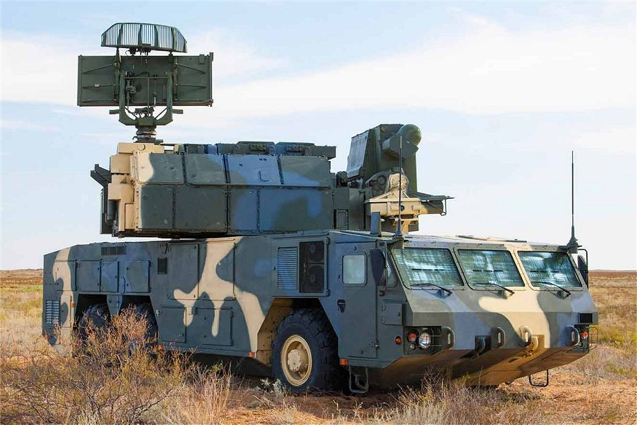 S-400 còn được hỗ trợ bởi các hệ thống phòng không tầm xa khác, bao gồm một tiểu đoàn S-300PS và ba trung đoàn tên lửa Tor-M2E tầm xa, cùng các hệ thống Buk-MB3K. Các báo cáo vào đầu năm 2021 tiết lộ việc Belarus đang xem xét mua thêm các đơn vị S-400. Nguồn ảnh: Topwar.