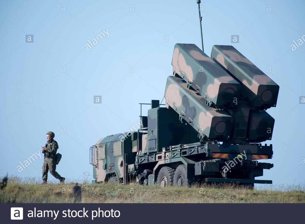 Nếu xe tăng M-1 đại diện cho trang bị truyền thống của TQLC, thì hệ thống Avengers có thể đại diện cho trang bị mới của họ. Hệ thống này có khung gầm xe tải không người lái hạng nhẹ, được trang bị hộp phóng tên lửa NSM kép.