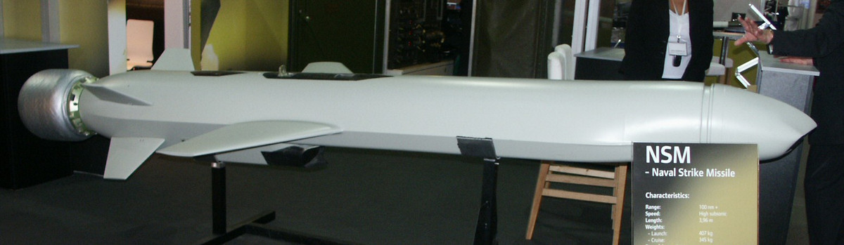 Tên lửa nặng khoảng 410 kg, được trang bị đầu dò hồng ngoại và đầu đạn nặng 135 kg. Tên lửa có tầm bắn khoảng 160 km và có thể bay bám biển. Tên lửa trị giá 2 triệu USD này, nổi tiếng vì độ chính xác, đơn giản và linh hoạt. Tên lửa có thể dễ dàng lắp đặt bệ phóng trên hầu hết mọi phương tiện từ tàu, xe tải, trực thăng…