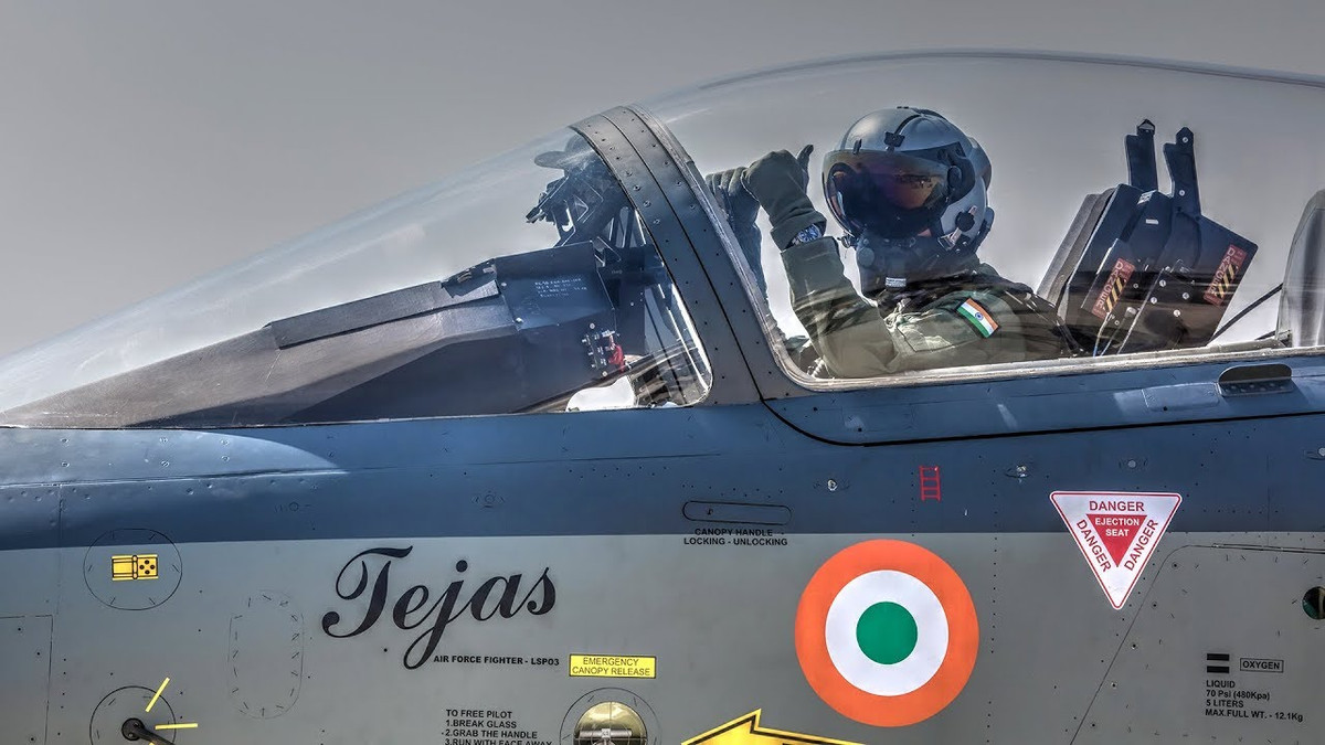 Tejas Mk2 cũng sẽ sử dụng một số công nghệ điện tử hàng không của Israel. Theo thông tin sơ bộ, phía Israel sẽ cung cấp radar cho máy bay chiến đấu Tejas Mk2; đồng thời đối tác Israel cũng sẵn sàng cung cấp những phát triển mới của mình trong lĩnh vực hệ thống gây nhiễu điện tử và tác chiến điện tử.